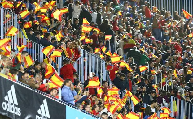 Galería. Más fotos de los aficionados en La Rosaleda.