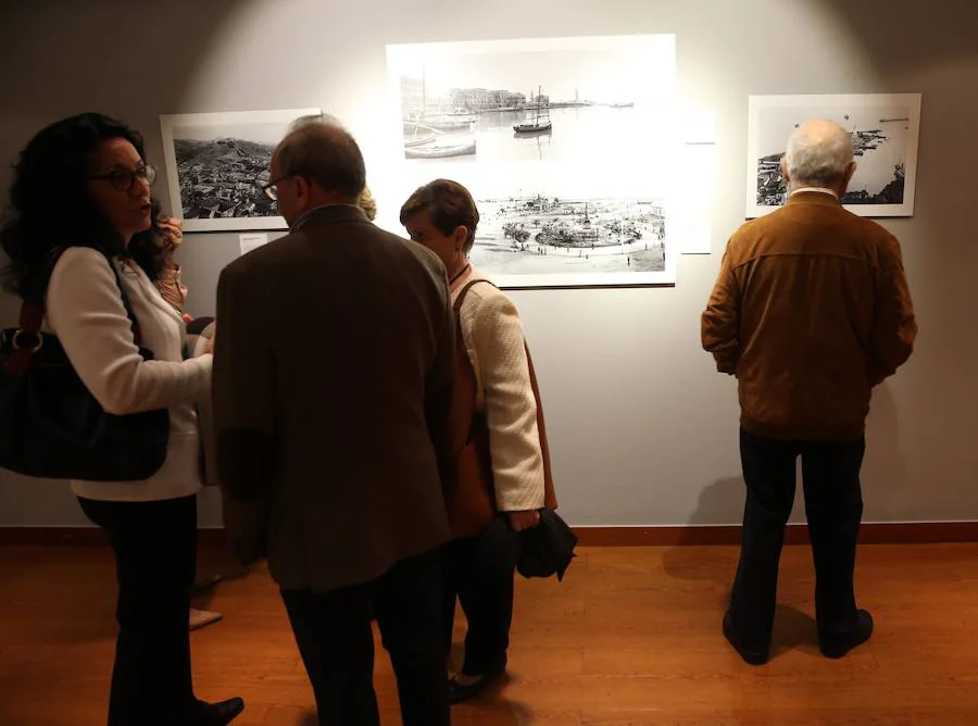 La muestra conmemora el bicentenario de La Farola y el 15º Aniversario de Vocento, grupo editor de SUR