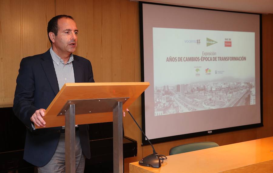 La muestra conmemora el bicentenario de La Farola y el 15º Aniversario de Vocento, grupo editor de SUR