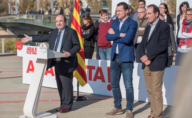 El primer secretario del PSC y cabeza de lista por Barcelona, Miquel Iceta (i).