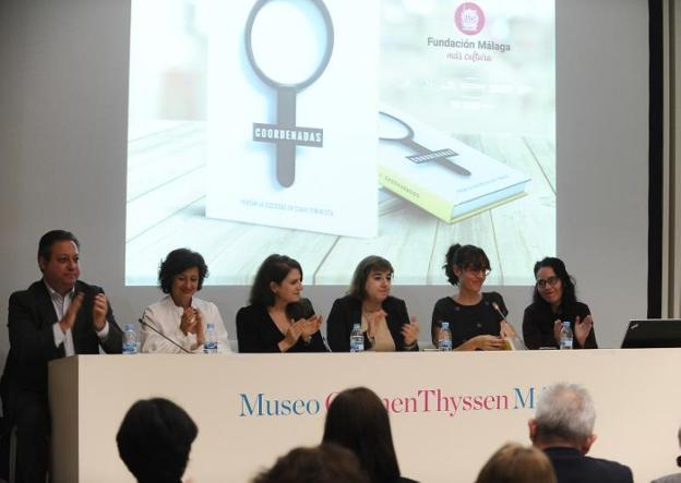 Un aplauso para Cristina Consuegra (segunda por la derecha) durante la presentación el miércoles de 'Coordenadas'.
