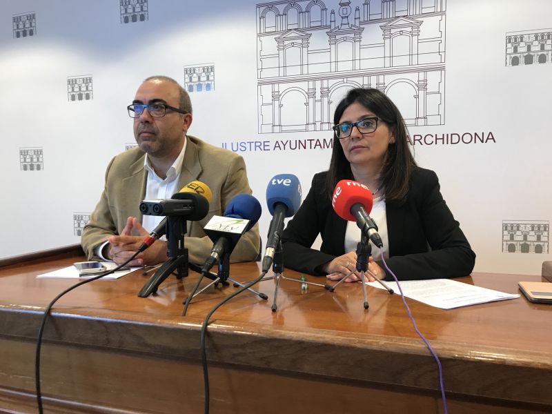 La alcaldesa de Archidona y los funcionarios piden que la cárcel sea inaugurada en la fecha prevista