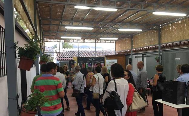 En la aldea de Nueva Aljaima se pueden visitar las bodegas de Lascar de Pedernal