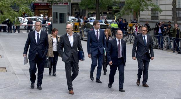 Los exconsejeros del Govern que no viajaron a Bruselas se dirigen a declarar ante la juez Lamela el 2 de noviembre. :: Ignacio Gil
