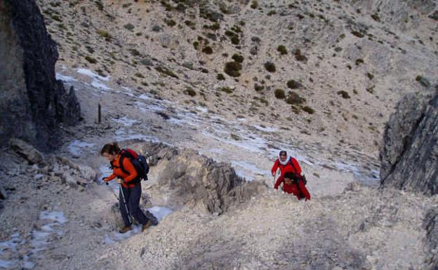 Por el camino se atraviesa un pequeño laberinto de piedras