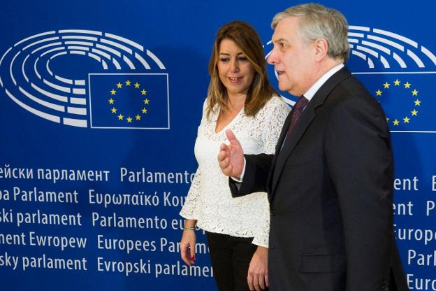 Susana Díaz, y el presidente del Parlemento Europeo, Antonio Tajani, ayer en Bruselas. :: efe