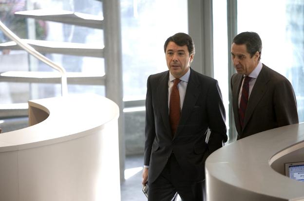 Ignacio González y Eduardo Zaplana, en la sede del PP. :: ignacio gil