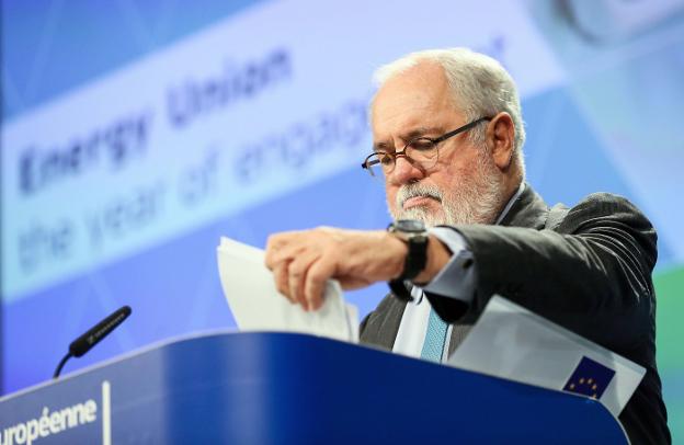 El comisario europeo para la Acción por el Clima y la Energía, Miguel Arias Cañete. ::  S. Lecocq / efe