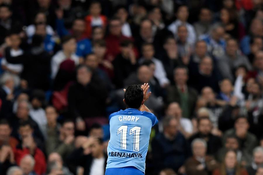 El Real Madrid venció al Málaga 3-2 en el Santiago Bernabéu. Un partido loco donde Benzema abrió la lata y Casemiro volvió a poner ventaja tras el empate de Rolan. El 'Chory' Castro volvió a poner las tablas tras un error de Kiko Casilla y Cristiano, que vio como Roberto paraba su penalti, anotaba a placer en el rechace para dar la victoria a los blancos. 