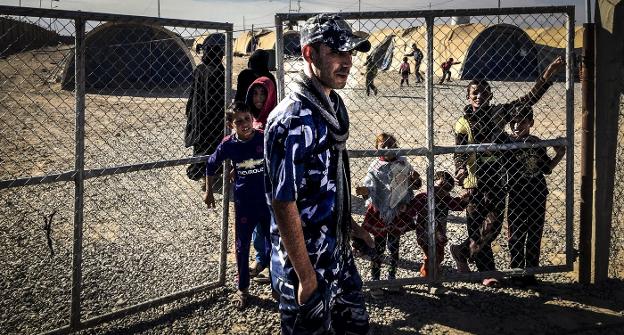 Más de 200 familias viven desplazadas en el campamento de Shehama. :: m. ayestaran
