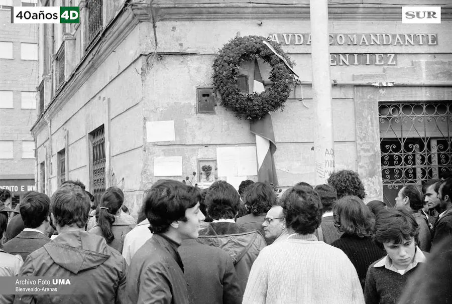 Manuel José García Caparrós es enterrado en el cementerio de San Miguel en un clima de gran tensión un día después de la manifestación a favor de la autonomía andaluza en Málaga. Unas 30.000 personas acuden a darle el último adiós, según las crónicas del momento. 