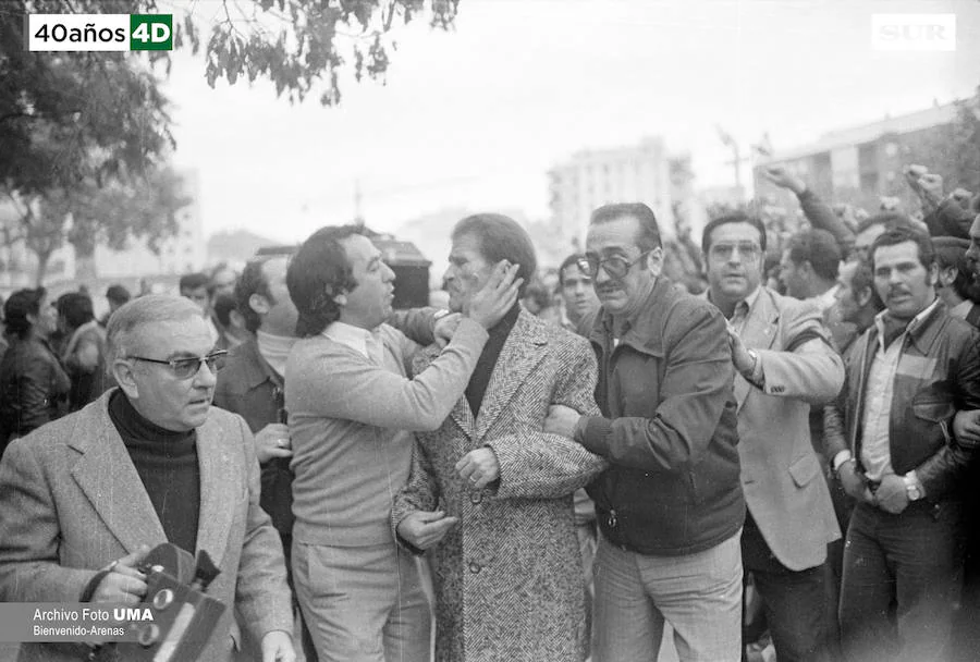 Manuel José García Caparrós es enterrado en el cementerio de San Miguel en un clima de gran tensión un día después de la manifestación a favor de la autonomía andaluza en Málaga. Unas 30.000 personas acuden a darle el último adiós, según las crónicas del momento. 