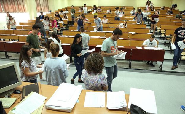 Estudiantes, durante la selectividad del año pasado. 