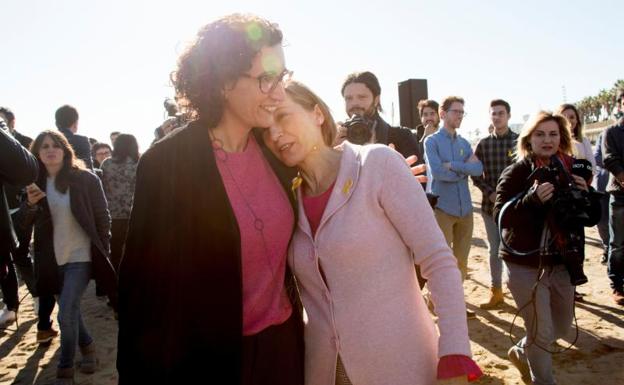 Marta Rovira junto a Carme Forcadell.