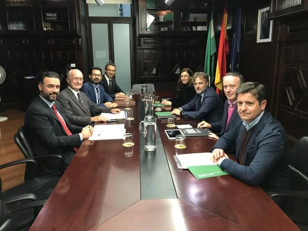 Reunión entre el Ayuntamiento y Medio Ambiente en Sevilla. :: sur