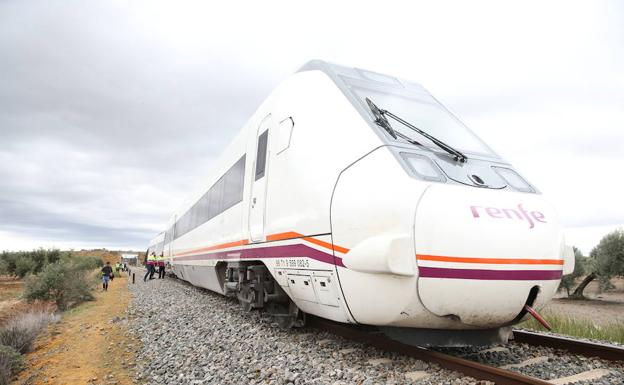 Adif trabaja para recuperar el tráfico de trenes entre Málaga y Sevilla la próxima semana