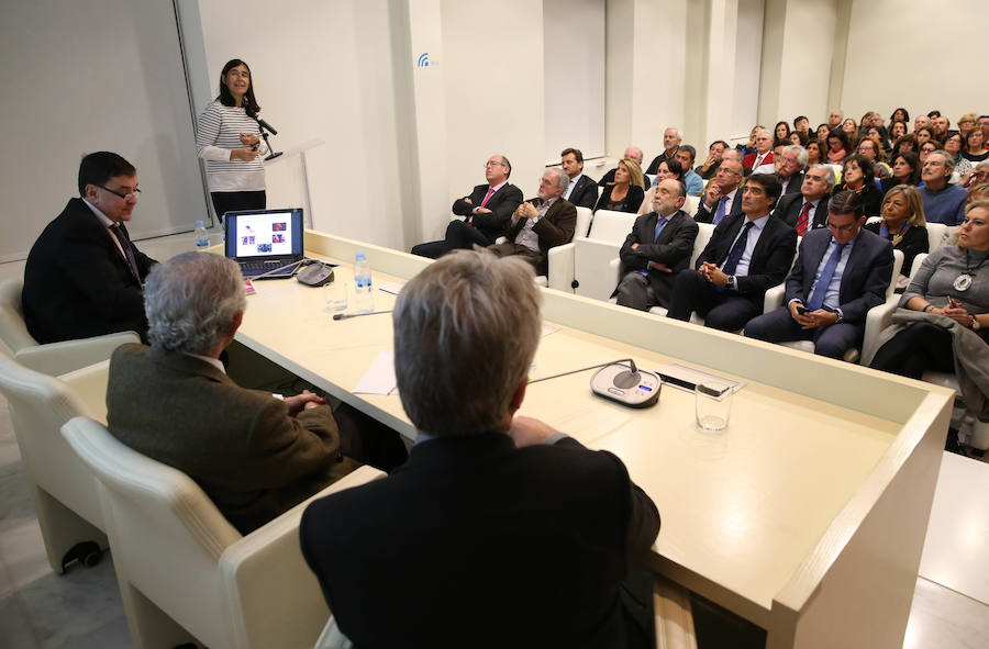 Dos de los mejores especialistas en cáncer en España han protagonizado un encuentro en el Museo Carmen Thyssen de Málaga organizado por Diario SUR y la Fundación Unicaja en colaboración con AIOM.