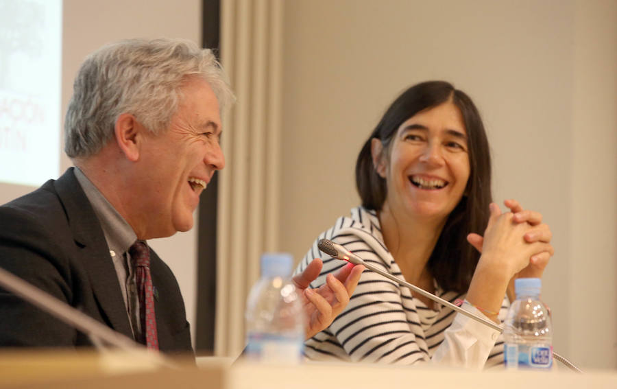 Dos de los mejores especialistas en cáncer en España han protagonizado un encuentro en el Museo Carmen Thyssen de Málaga organizado por Diario SUR y la Fundación Unicaja en colaboración con AIOM.