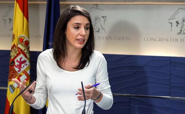 La portavoz de Unidos Podemos, Irene Montero, en una rueda de prensa. 