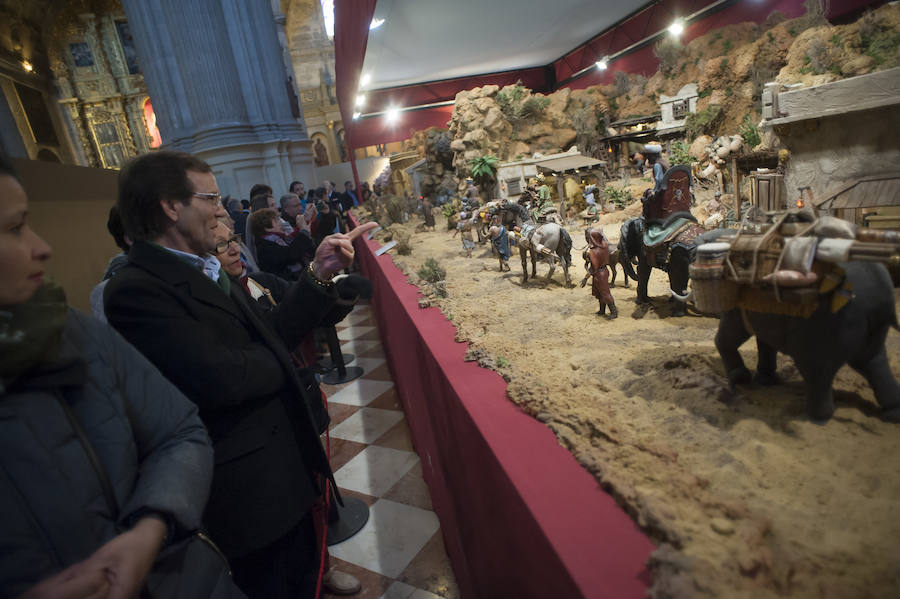 El templo acoge un año más un portal de Belén que puede ser visitado 