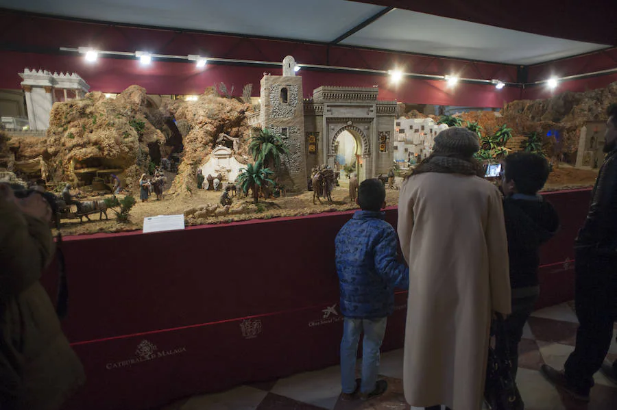 El templo acoge un año más un portal de Belén que puede ser visitado 