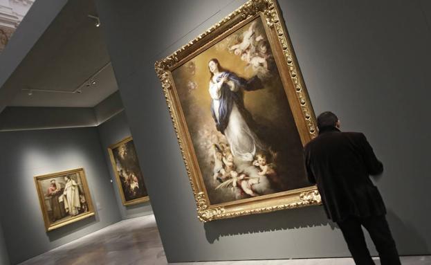 Imagen principal - Arriba, Inmaculada, de la serie de los Capuchinos. En el centro, Benito Navarrete fotografía la Virgen de la Faja a su llegada a Sevilla. Abajo, la casa de Murillo en el barrio Santa Cruz.