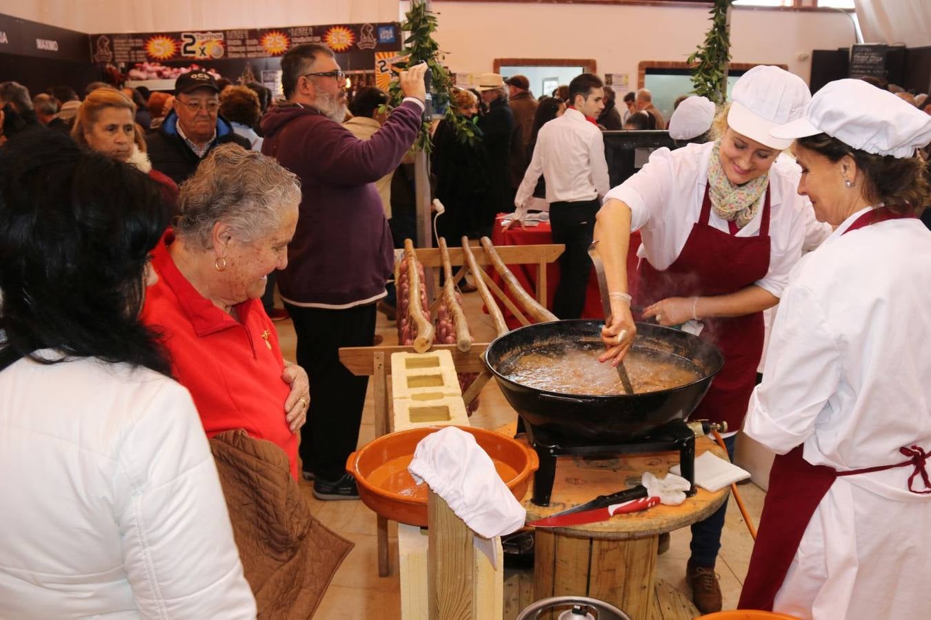 La XV Feria de la Chacina de Benaojóan, en fotos