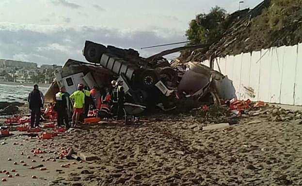 Imagen del camión accidentado.