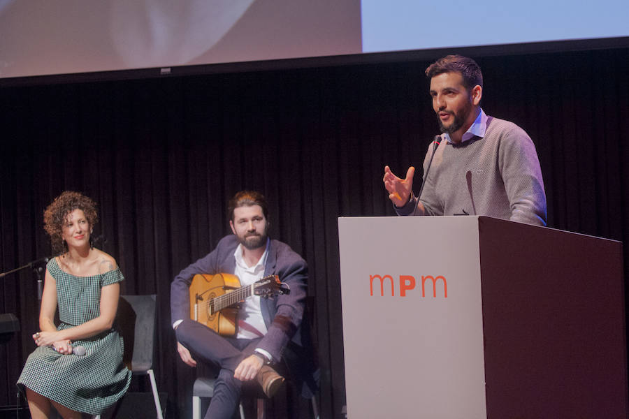 El actor y director malagueño Fan Perea arrasa con 'Souvenir'