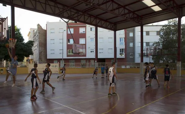 La Junta emplaza al Ayuntamiento de Málaga a resolver el problema con los colegios por el ruido al hacer deporte 
