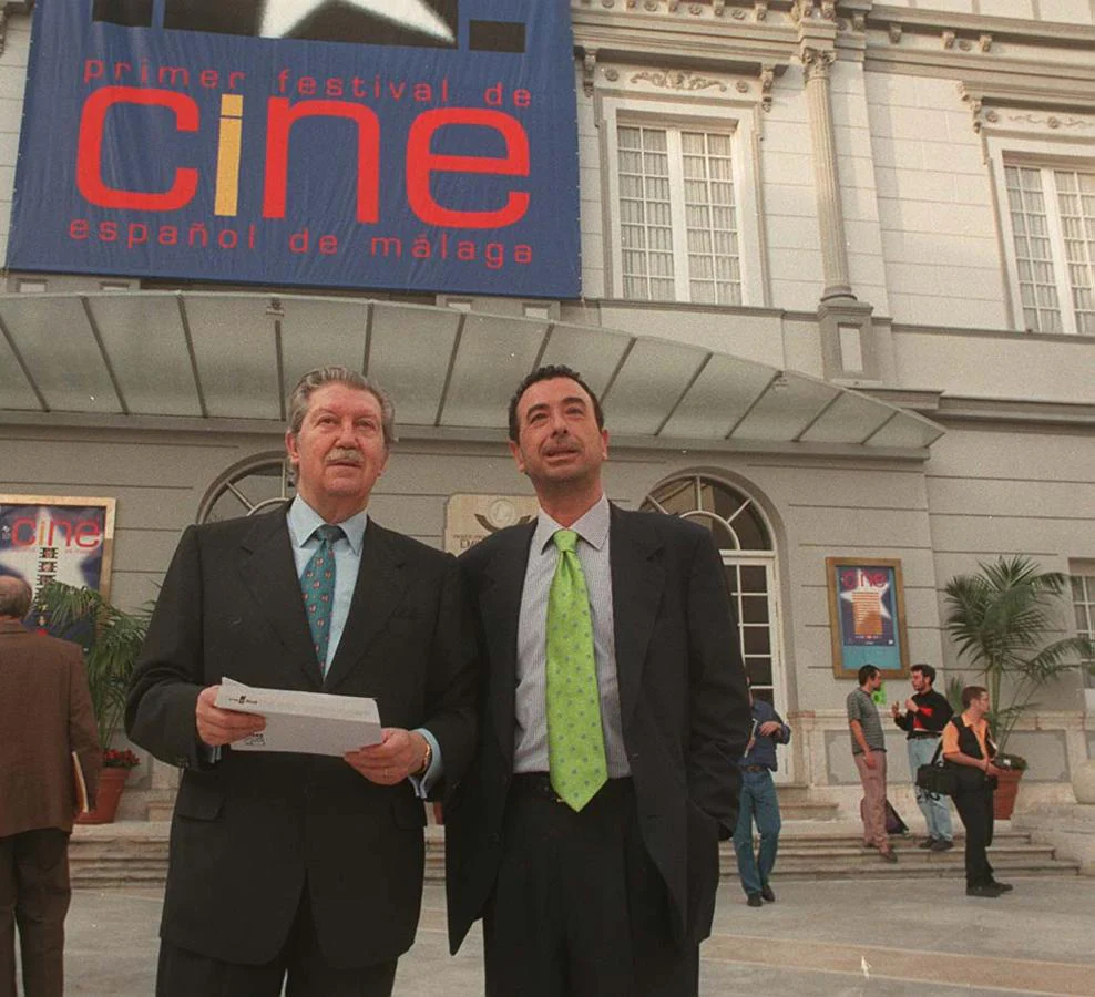 1998. Manuel Alcántara con José Luis Garci, en la primera edición del Festival de Cine Español de Málaga..