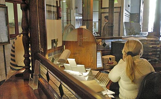 Imagen de archivo de funcionarios públicos. 