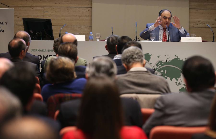 Expertos destacan que la producción de aceite de oliva se multiplica y el Puerto de Málaga será clave para su exportación