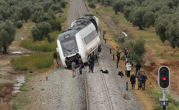 El tren descarriló en el kilómetro 22, aunque no llegó a volcar gracias a la maniobra del maquinista
