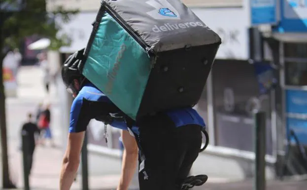 Uno de los repartidores de Deliveroo.