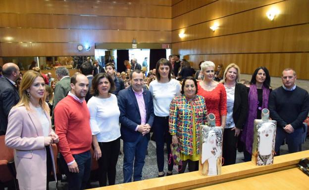El PSOE de Málaga premia a Irma Soriano y a Flor de Torres por su lucha contra la violencia de género