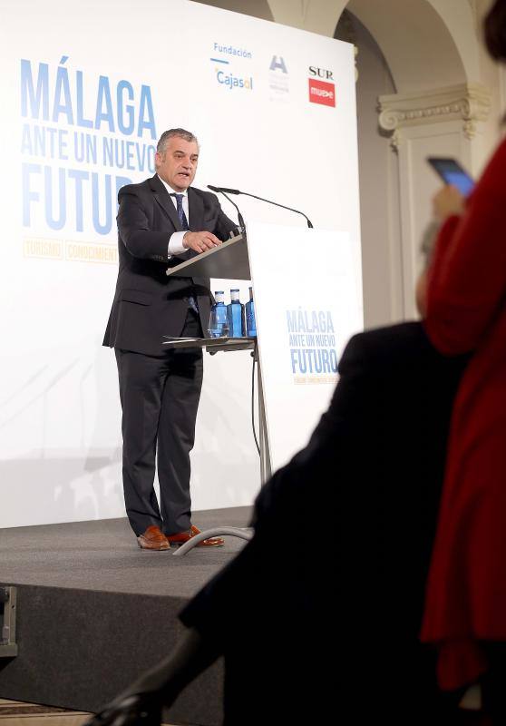 El consejero de Empleo, Javier Carnero, protagonista del encuentro organizado por SUR en colaboración con la Fundación Cajasol