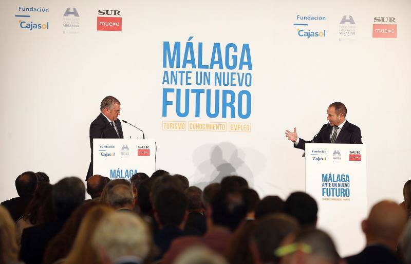 El consejero de Empleo, Javier Carnero, protagonista del encuentro organizado por SUR en colaboración con la Fundación Cajasol