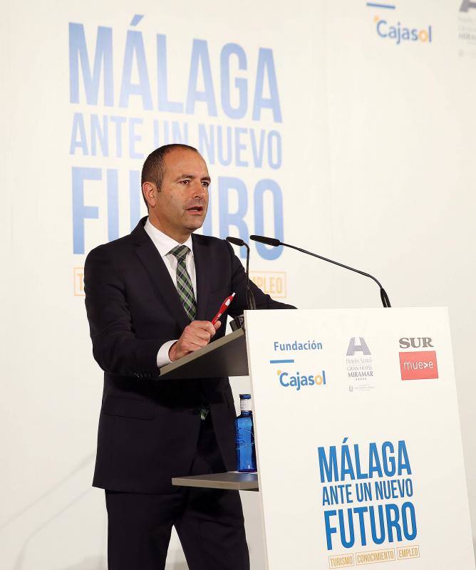 El consejero de Empleo, Javier Carnero, protagonista del encuentro organizado por SUR en colaboración con la Fundación Cajasol