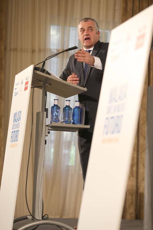 El consejero de Empleo, Javier Carnero, protagonista del encuentro organizado por SUR en colaboración con la Fundación Cajasol