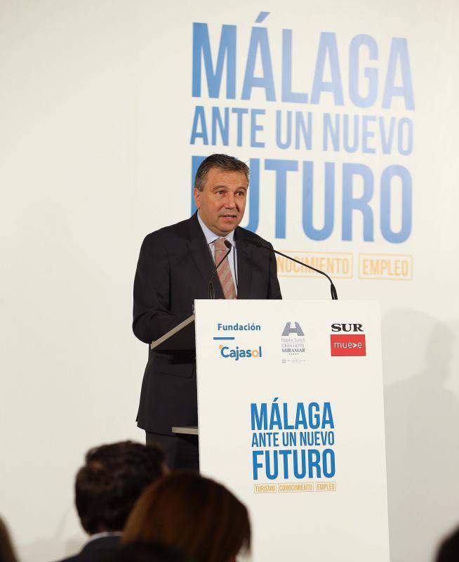 El consejero de Empleo, Javier Carnero, protagonista del encuentro organizado por SUR en colaboración con la Fundación Cajasol