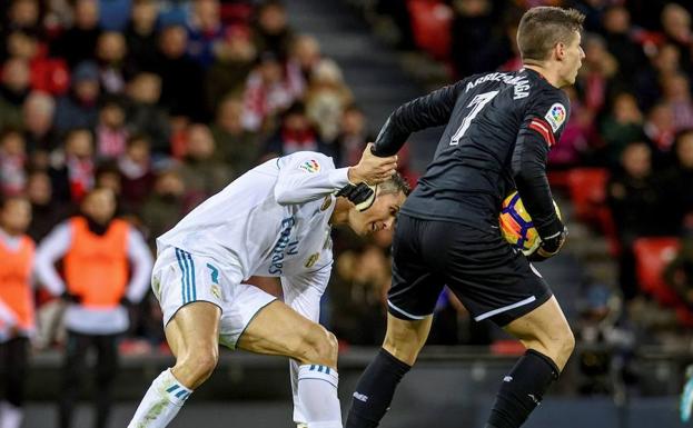 Kepa Arrizabalaga y Cristiano Ronaldo.