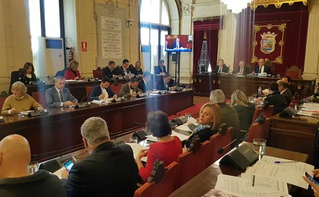 Limasa y el conflicto de los bomberos centran el último pleno del año del Ayuntamiento de Málaga