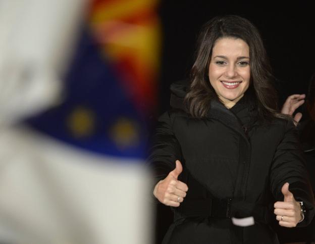 Inés Arrimadas, anoche, tras conocer su triunfo electoral en las autonómicas catalanas. :: Josep LAGO / afp

