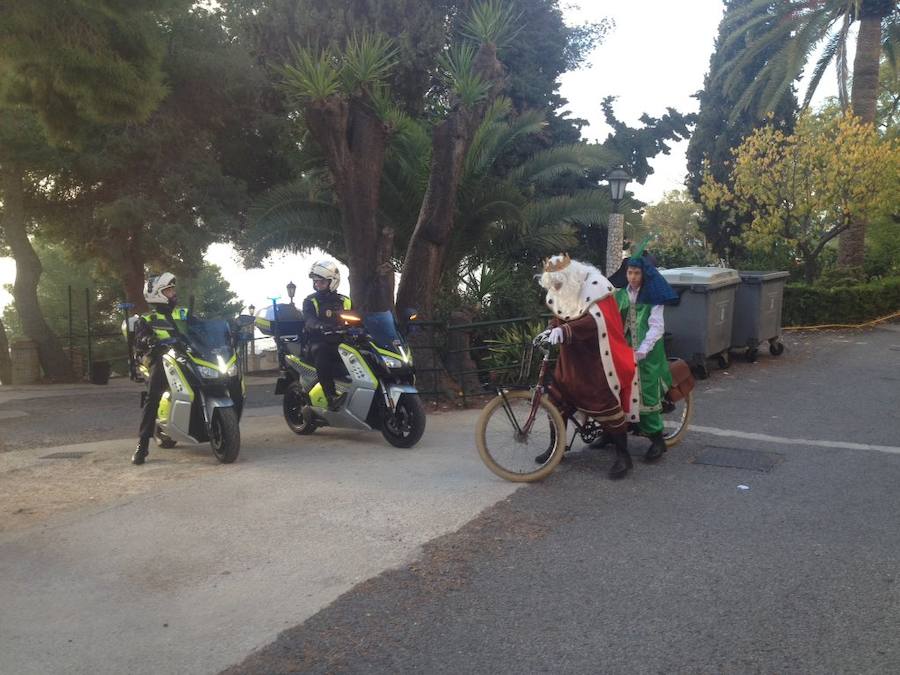 La Policía Local acompañó la llegada de los Reyes Magos a Las Esclavas. 