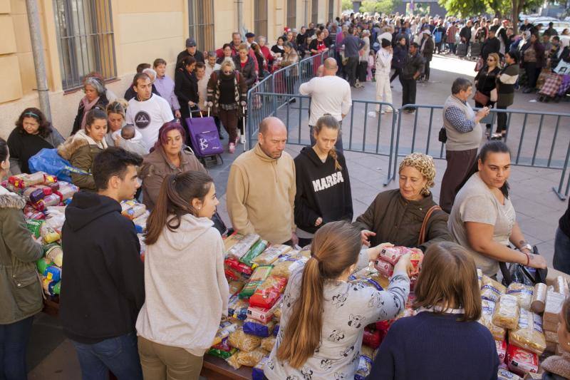 Miles de personas acuden un año más a este acto solidario en Málaga del 24 de diciembre 