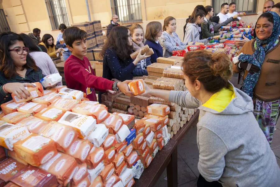 Miles de personas acuden un año más a este acto solidario en Málaga del 24 de diciembre 