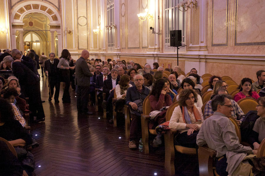 La Sala Unicaja de Conciertos María Cristina acogió el concierto de la cantaora Mayte Martín, quien repasó en directo su álbum 'alCANTARaManuel', dedicado a la poesía de Manuel Alcántara.