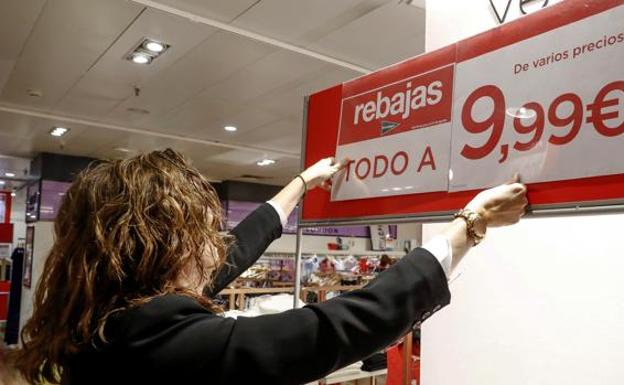 La campaña de rebajas generará 28.000 contratos en Andalucía, un 14% más que el año pasado