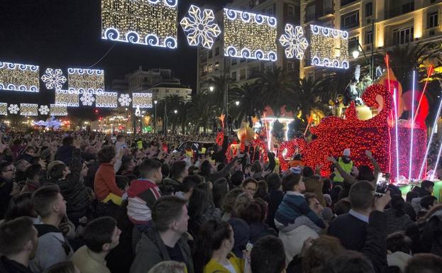 Miles de personas abarrotaron las calles del Centro para asistir al desfile, que estuvo más concurrido que otros años.